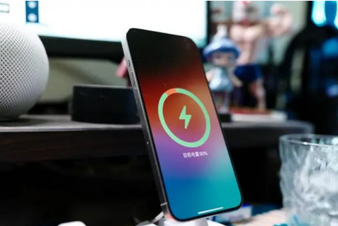 井陉矿苹果15换屏服务分享用什么充电器给iPhone15充电更好 